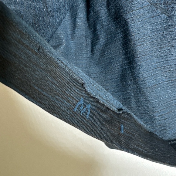 Lululemon Metal Vent Tech Long Sleeve Shirt Heather Dark Blue Sz M CP81 - Picture 5 of 5